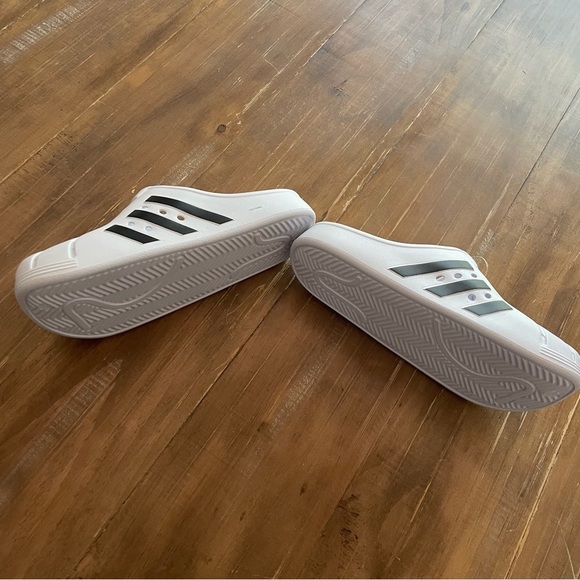 adidas Unisex Adilette Clogs Slide Sandal US men 9 US women 10 Brand New main image 10